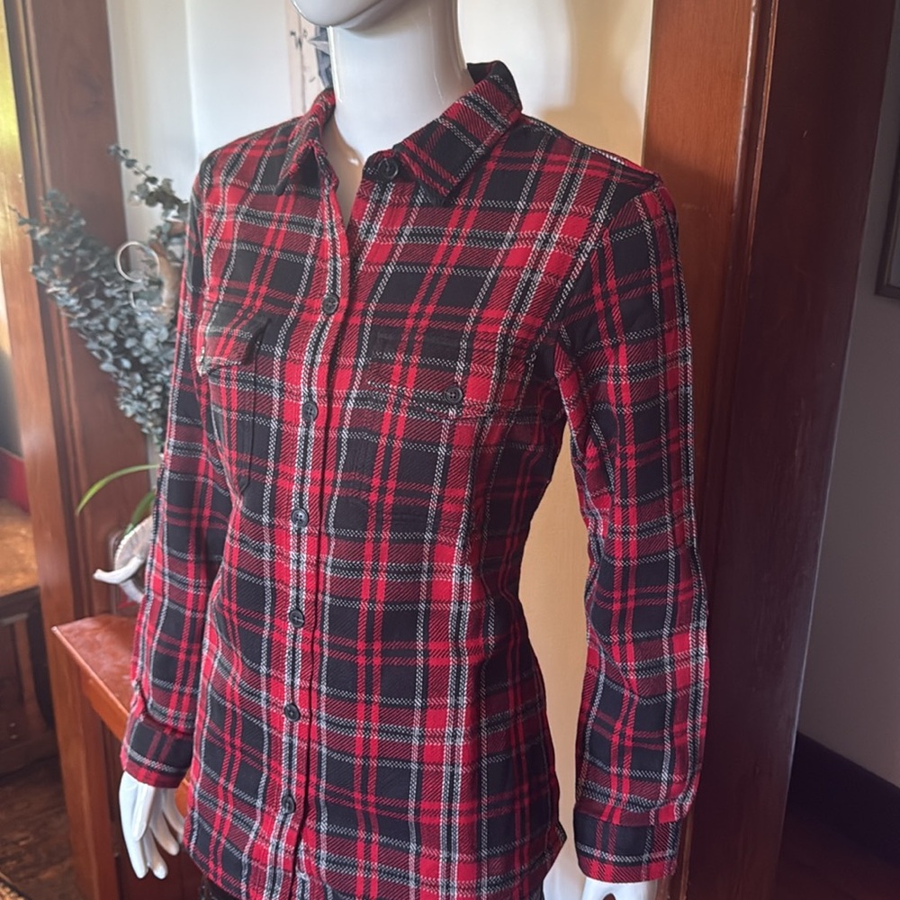 NWT Eddie Bauer size Sm Fireside lava Red and Black Plaid Button-Up Shirt/jacket